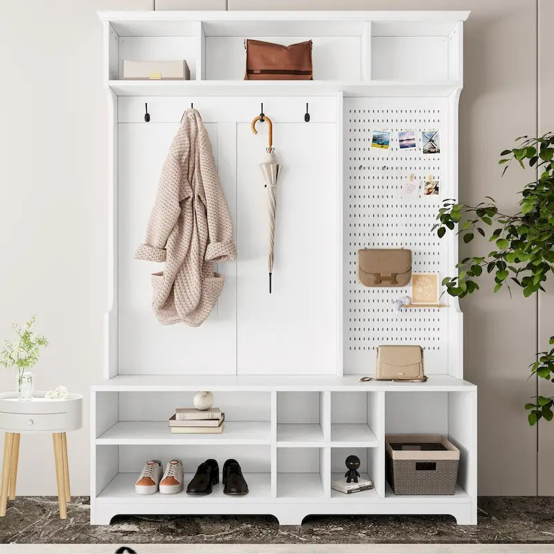 Appendiabiti da ingresso bianco e nero con panca portascarpe, appendiabiti e pannello forato