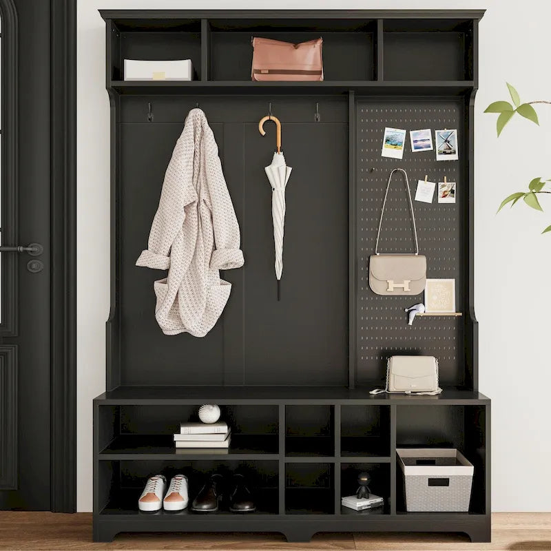 Appendiabiti da ingresso bianco e nero con panca portascarpe, appendiabiti e pannello forato
