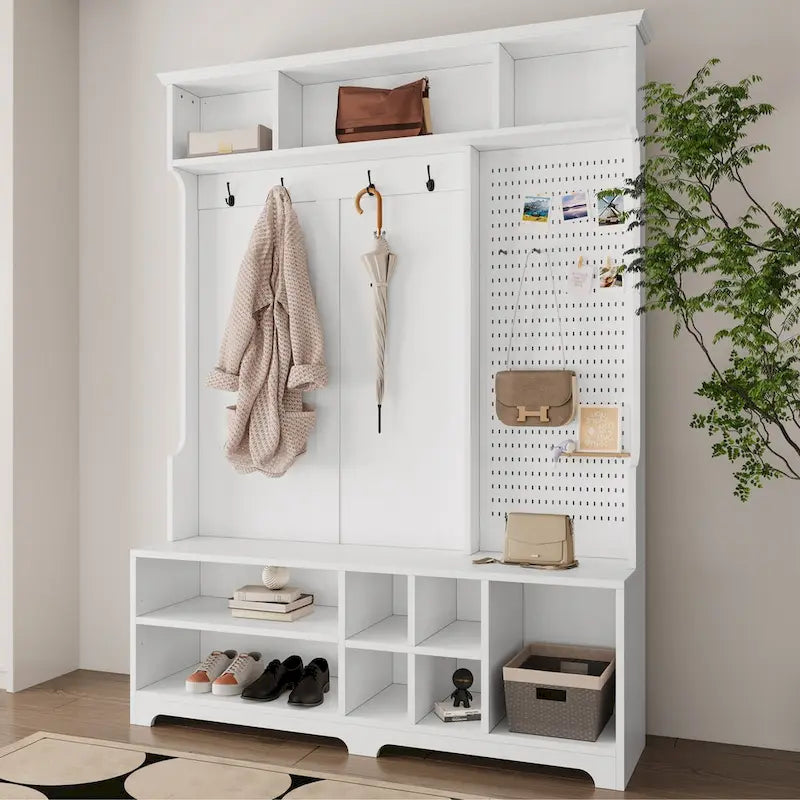 Appendiabiti da ingresso bianco e nero con panca portascarpe, appendiabiti e pannello forato