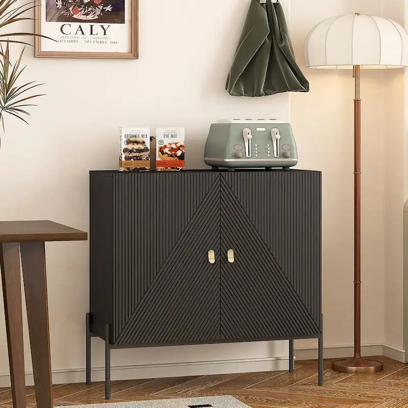 Credenza Nera con 2 Cassetti, 2 Armadietti e Portabottiglie da 6 Bottiglie